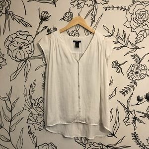 ✨ White Button Up Flowy Blouse